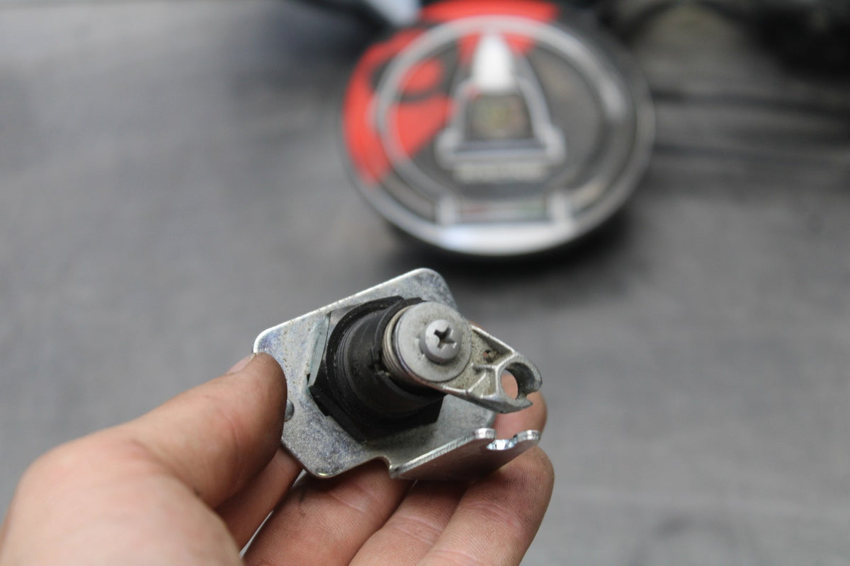 16 APRILIA TUONO V4 1100 IGNITION LOCK GAS CAP SEAT LOCK GAUGE BB905