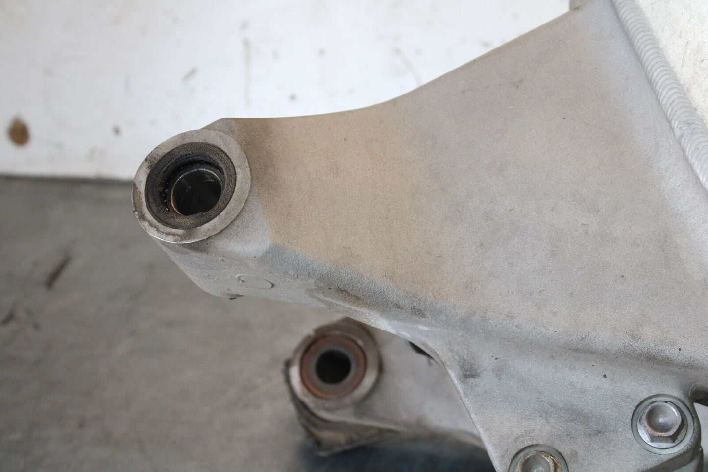 03-04 HONDA CBR600RR REAR SWINGARM BACK SUSPENSION SWING ARM BB661