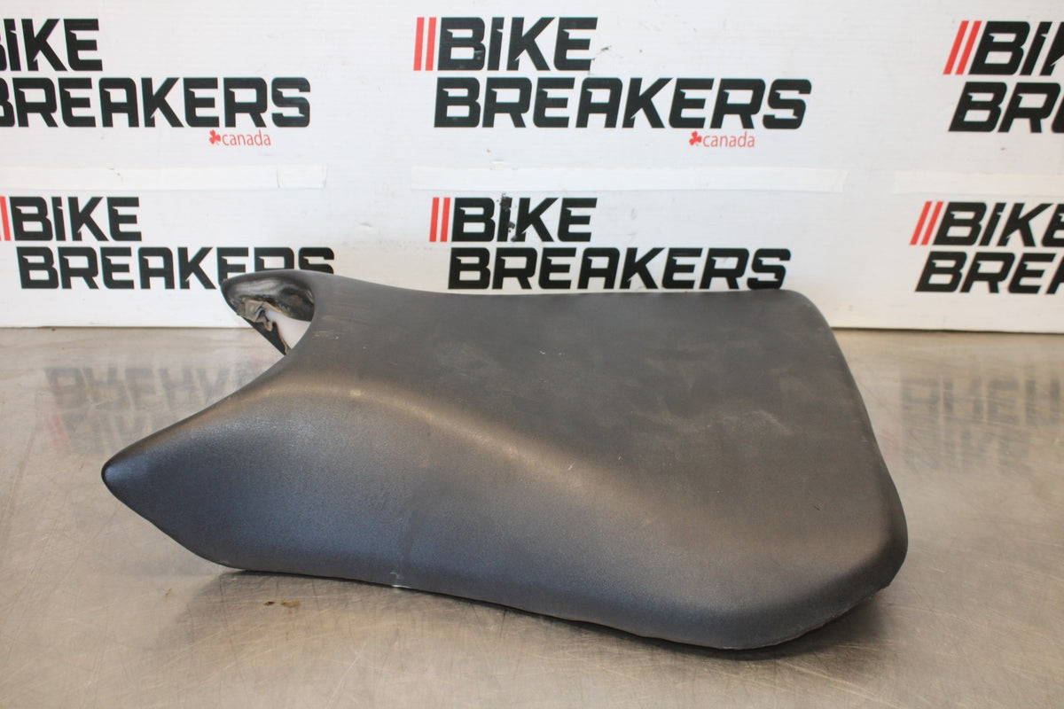 03-04 YAMAHA YZF R6 FRONT DRIVERS SEAT PAD SADDLE PILLION BB890