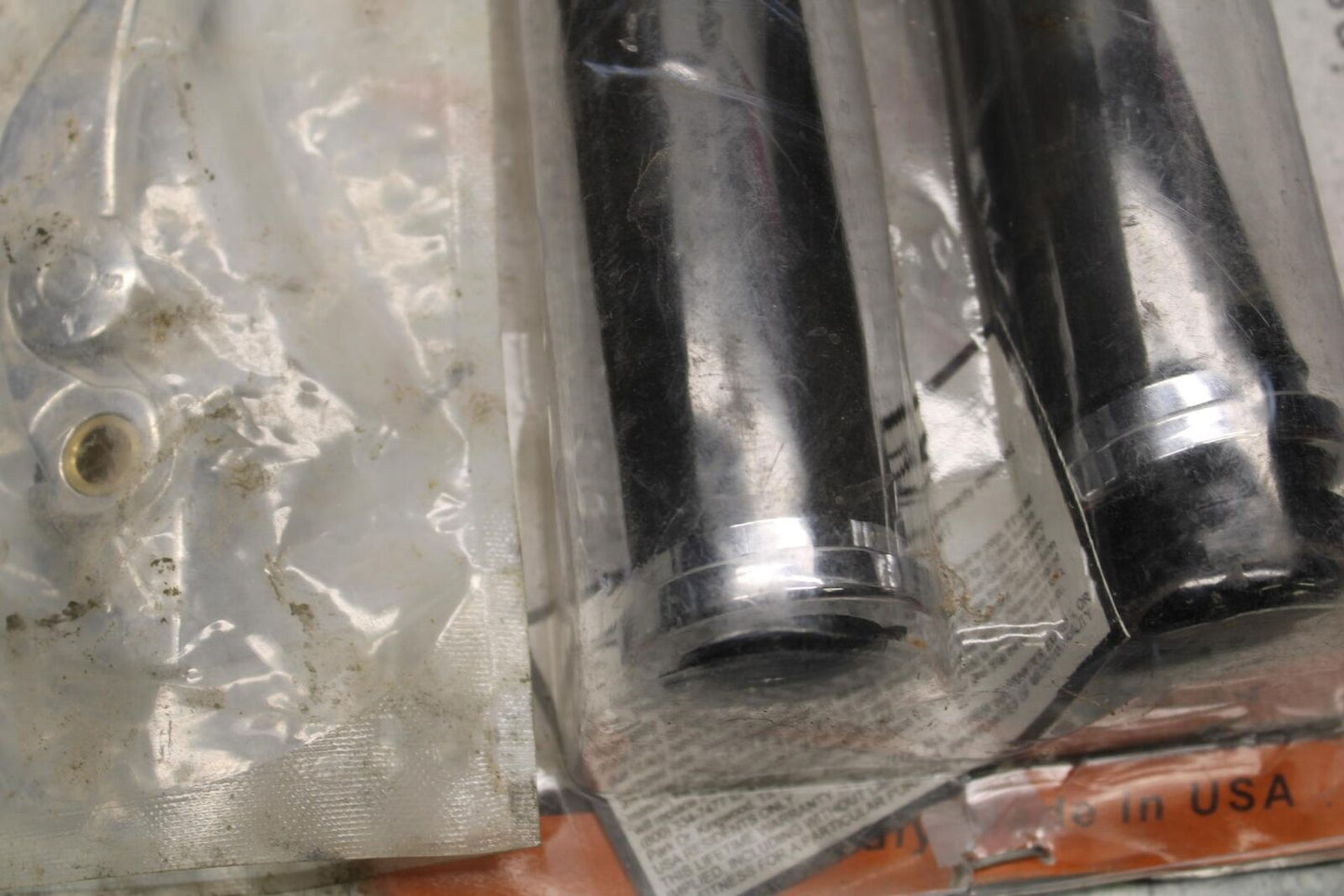 2005 Kawasaki Vulcan 1500 VN1500N RIGHT THROTTLE GRIP AND ASSORTED PARTS BB573