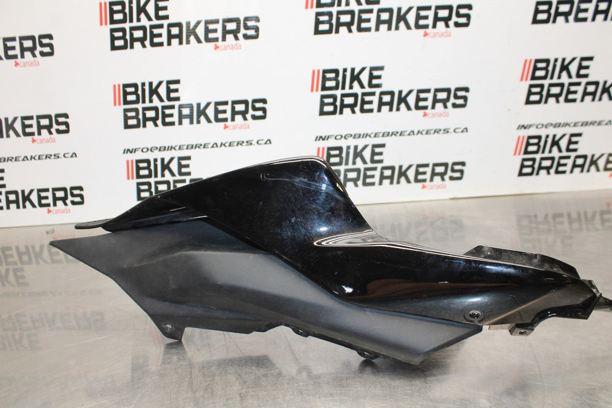 22-25 YAMAHA YZF R7 RIGHT REAR BACK TAIL FAIRING COWL SHROUD BB176