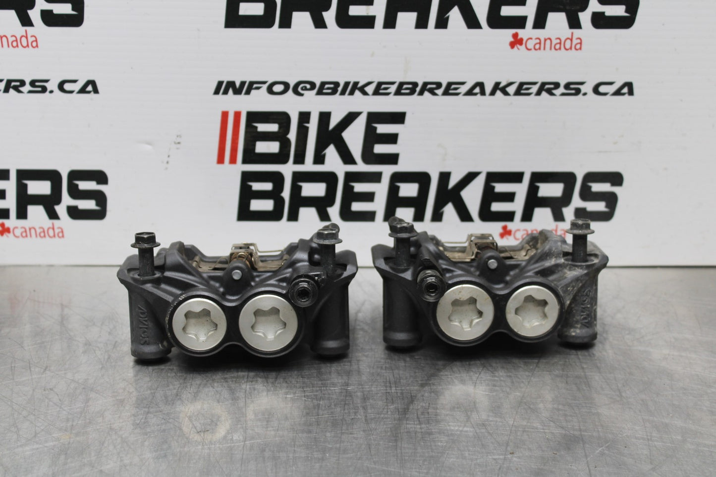 22-25 YAMAHA YZF R7 RIGHT LEFT FRONT BRAKE CALIPER SET PAIR CALIPERS BB176