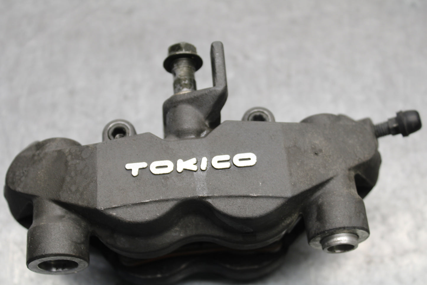 05-06 SUZUKI GSXR1000 RIGHT LEFT FRONT BRAKE CALIPER SET PAIR CALIPERS BB663