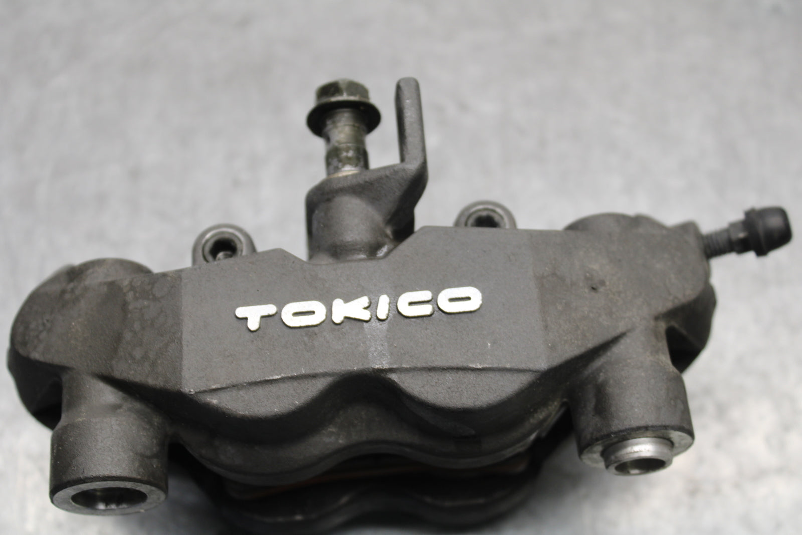 05-06 SUZUKI GSXR1000 RIGHT LEFT FRONT BRAKE CALIPER SET PAIR CALIPERS BB663
