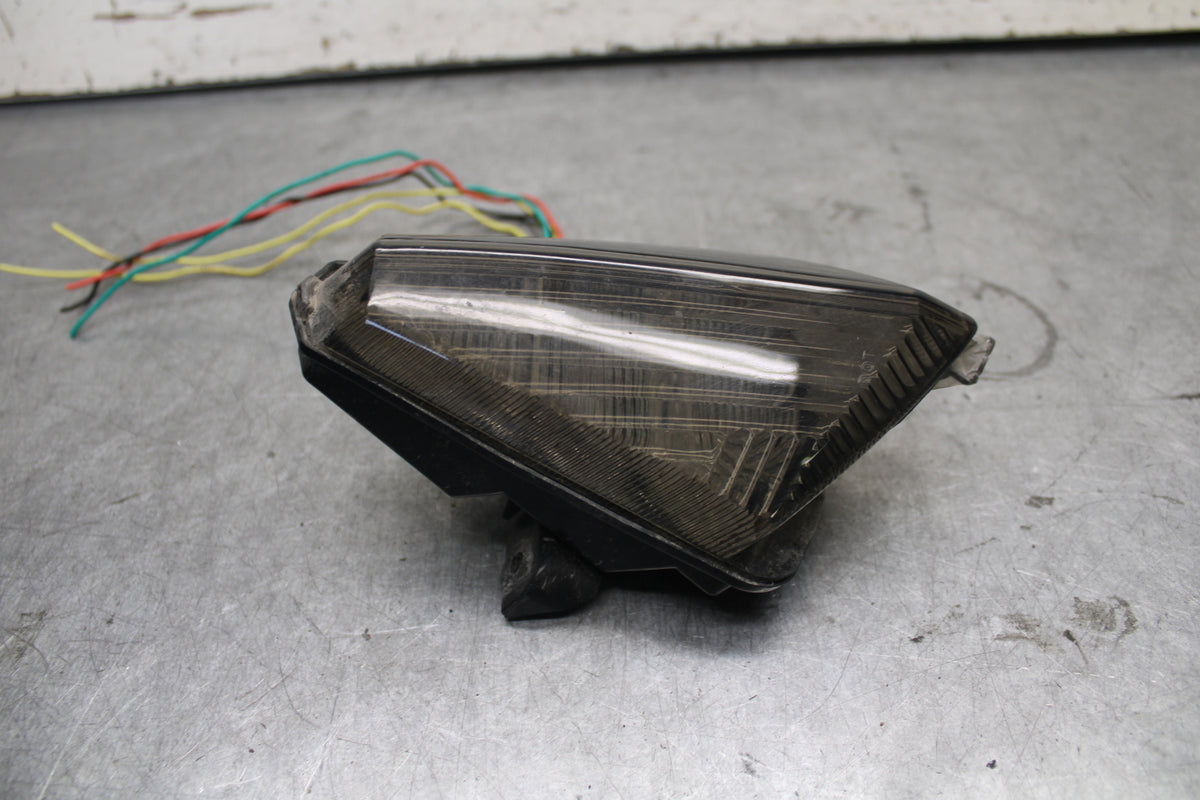 07-08 YAMAHA YZF R1 AFTERMARKET REAR TAIL TAILLIGHT BACK BRAKE LIGHT BB675