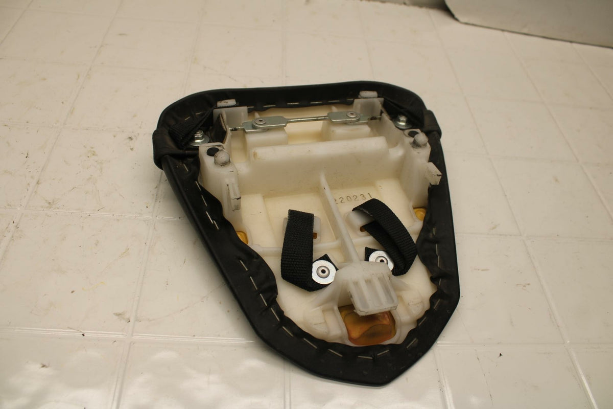 08-16 YAMAHA YZF R6 REAR BACK PASSENGER TANDEM SEAT PAD SADDLE PILLION BB406