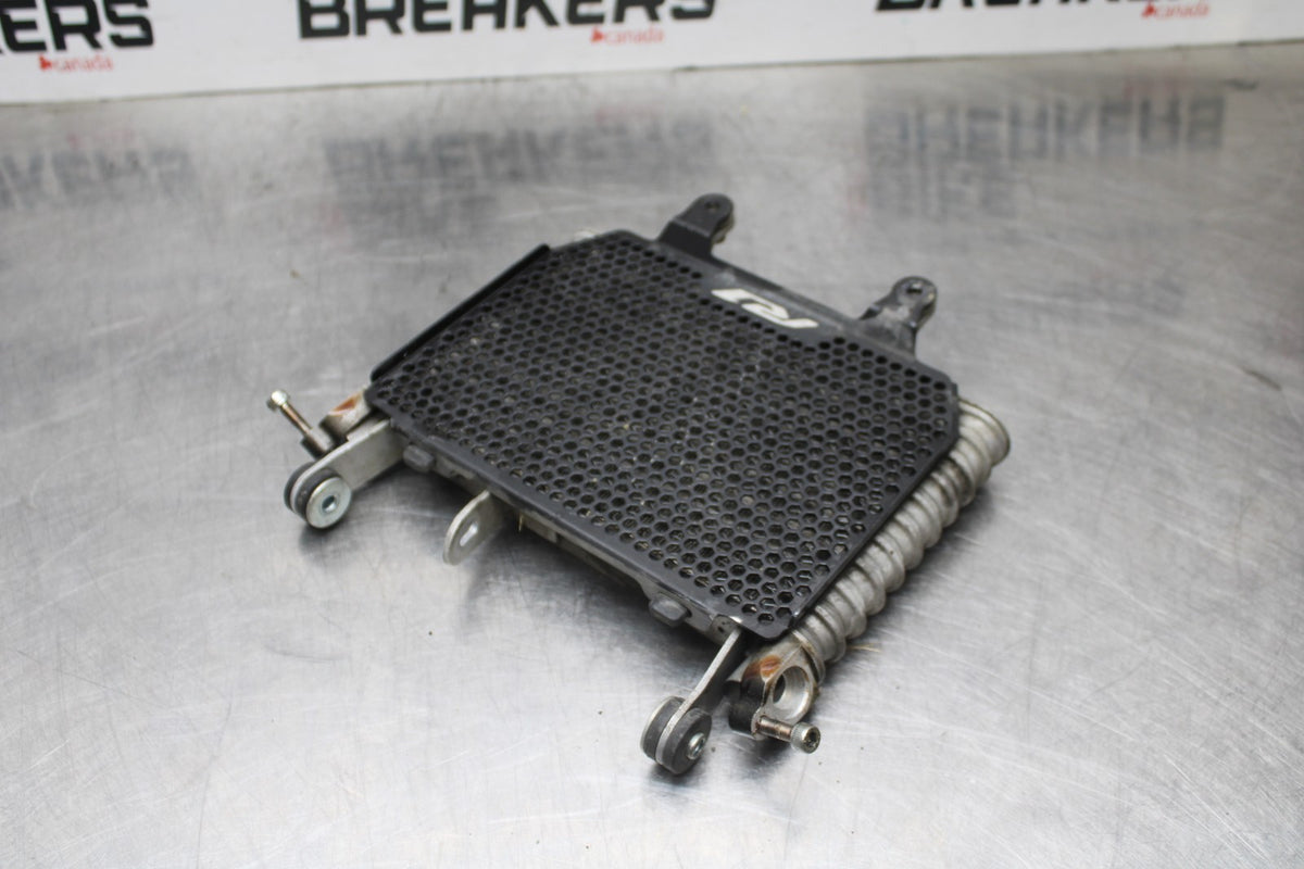 18 YAMAHA YZF R1  ENGINE MOTOR OIL COOLER  BB838