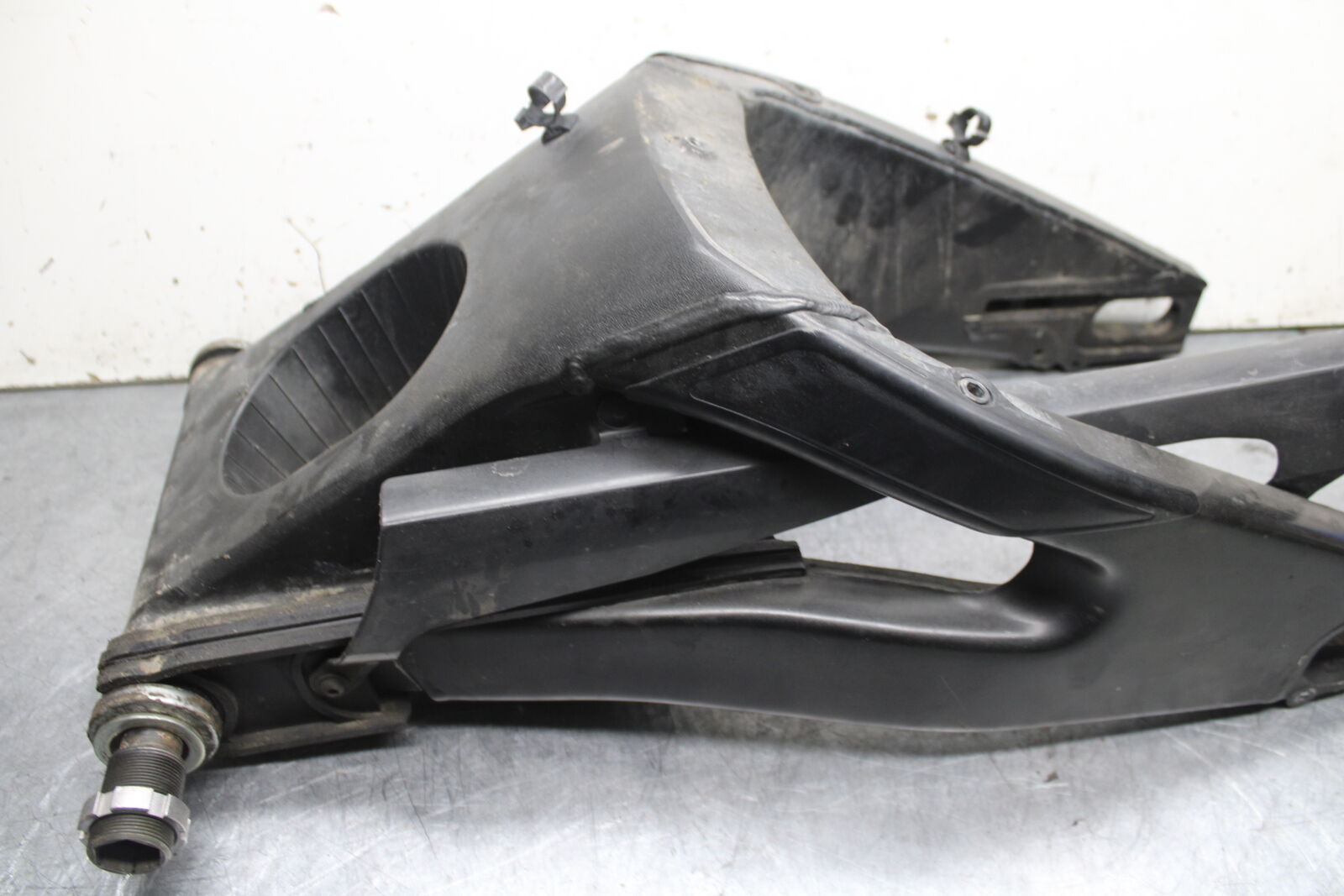 06 YAMAHA YZF R6 REAR SWINGARM BACK SUSPENSION SWING ARM BB716
