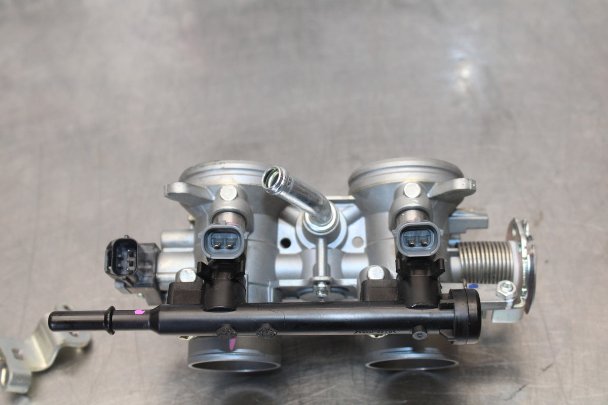 18-23 KAWASAKI NINJA 400 EX400 ABS MAIN FUEL INJECTORS / THROTTLE BODIES BB192