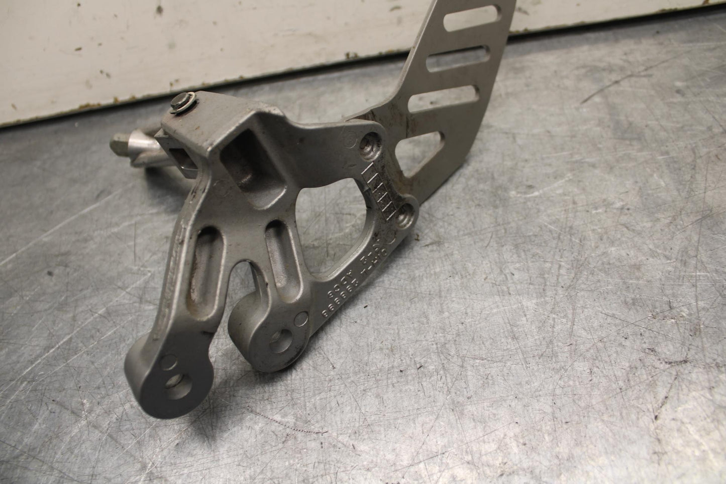 08-10 SUZUKI GSXR 600  LEFT REARSET REAR SET DRIVER FOOT PEG REST STOP BB92