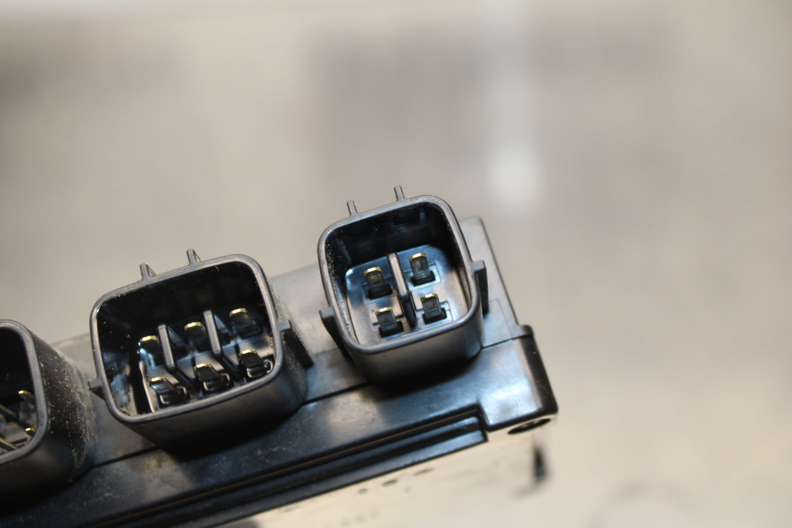 04-05 KAWASAKI NINJA ZX10R RELAY ASSEMBLY BOX BB163