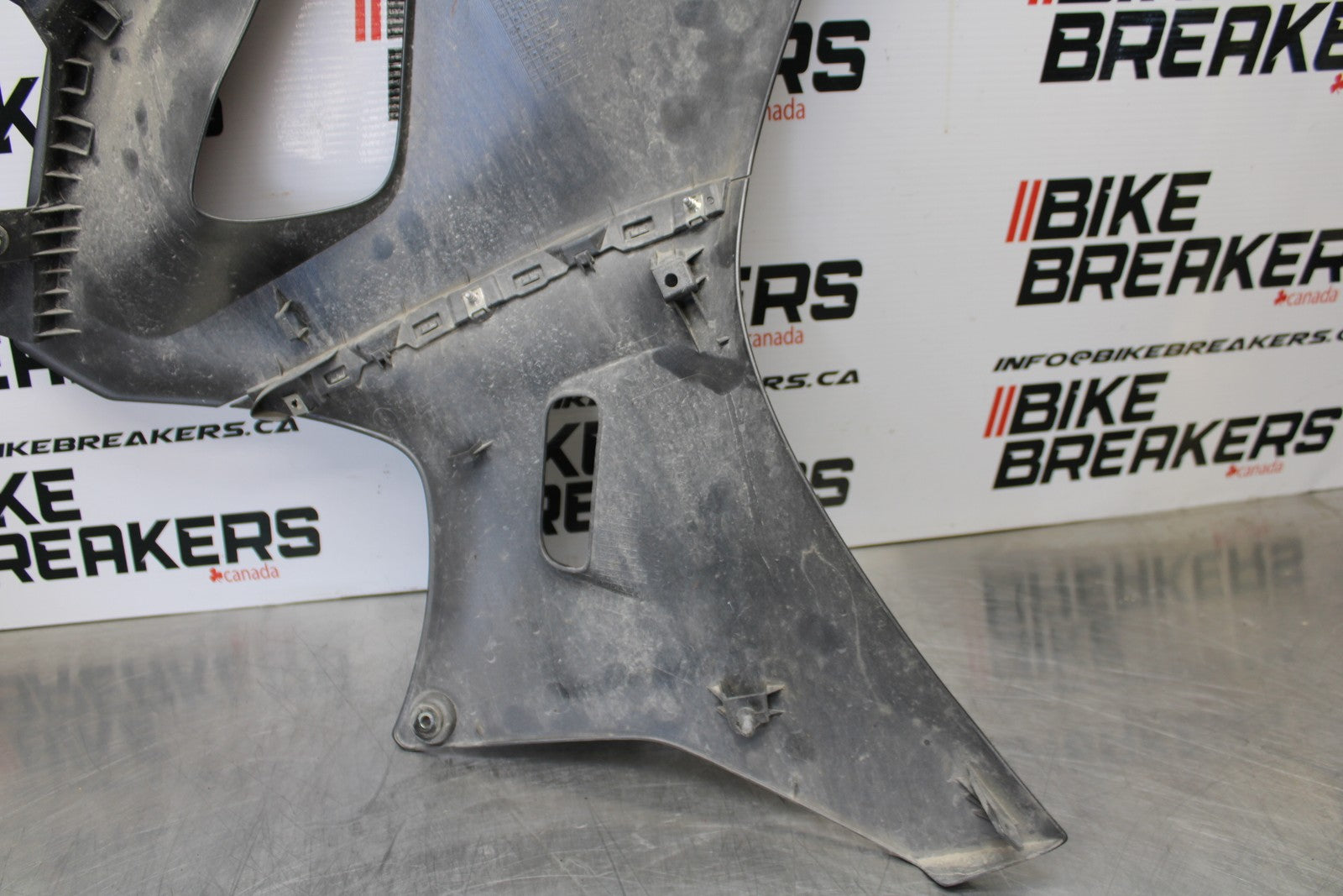 22-25 YAMAHA YZF R7 LEFT MID UPPER SIDE FAIRING COWL BB182