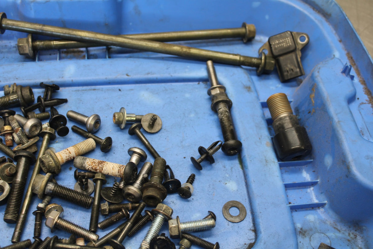 03-04 YAMAHA YZF R6S MOUNTING BOLTS HARDWARE SCREWS BB890