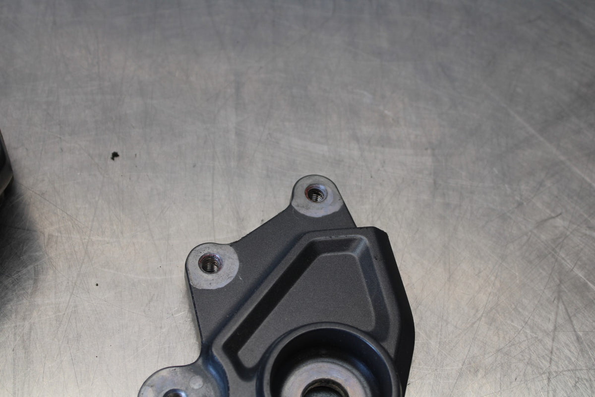 22-25 YAMAHA YZF R7 LEFT RIGHT REARSET REAR SET BRACKETS MOUNTS BB176