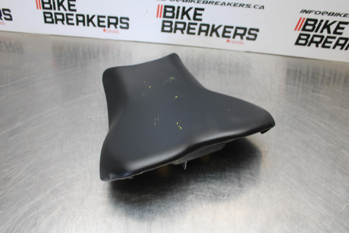 24-25 KAWASAKI NINJA ZX4R FRONT DRIVERS SEAT PAD SADDLE PILLION BB174