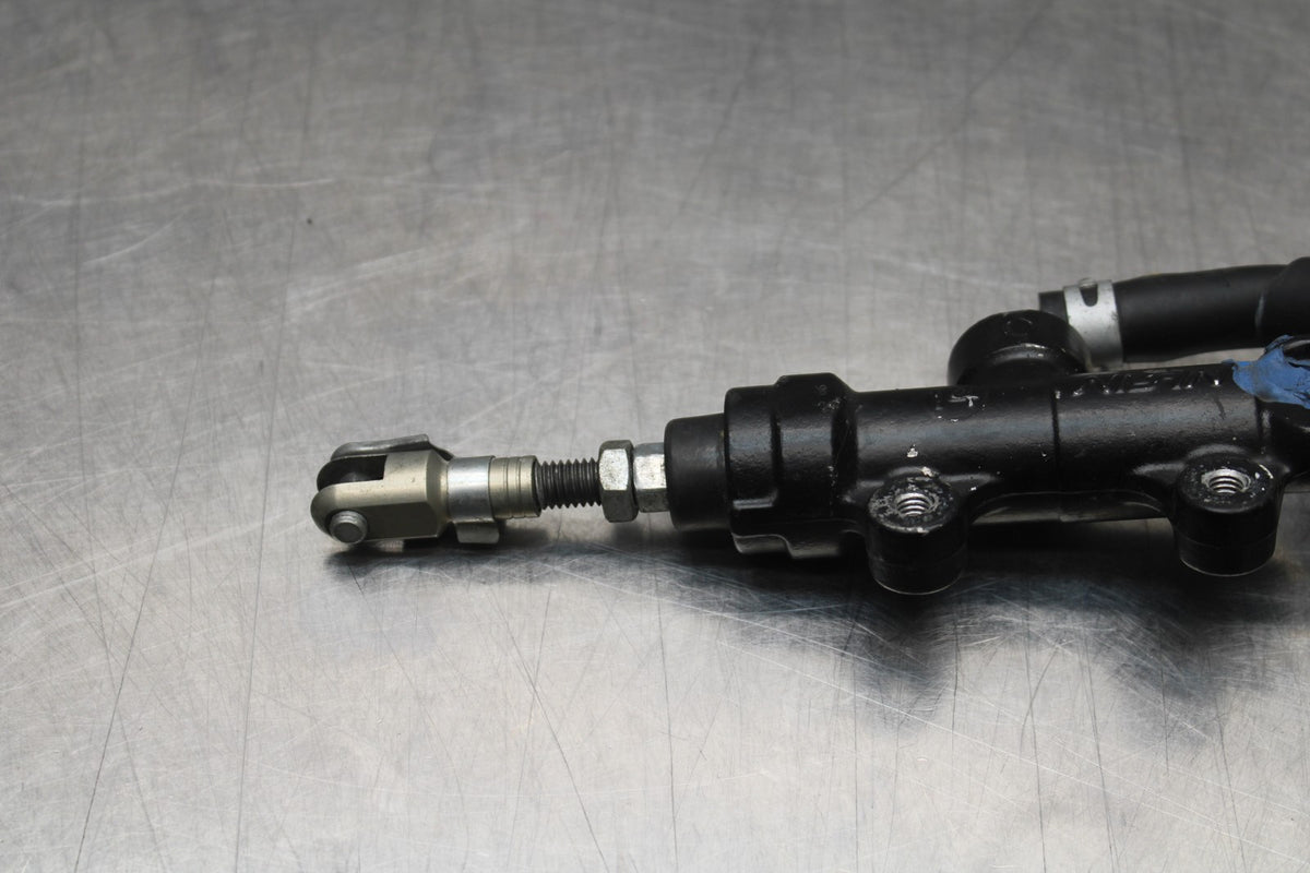 09 SUZUKI GSXR1000 REAR BACK BRAKE MASTER CYLINDER W RESERVOIR BB777