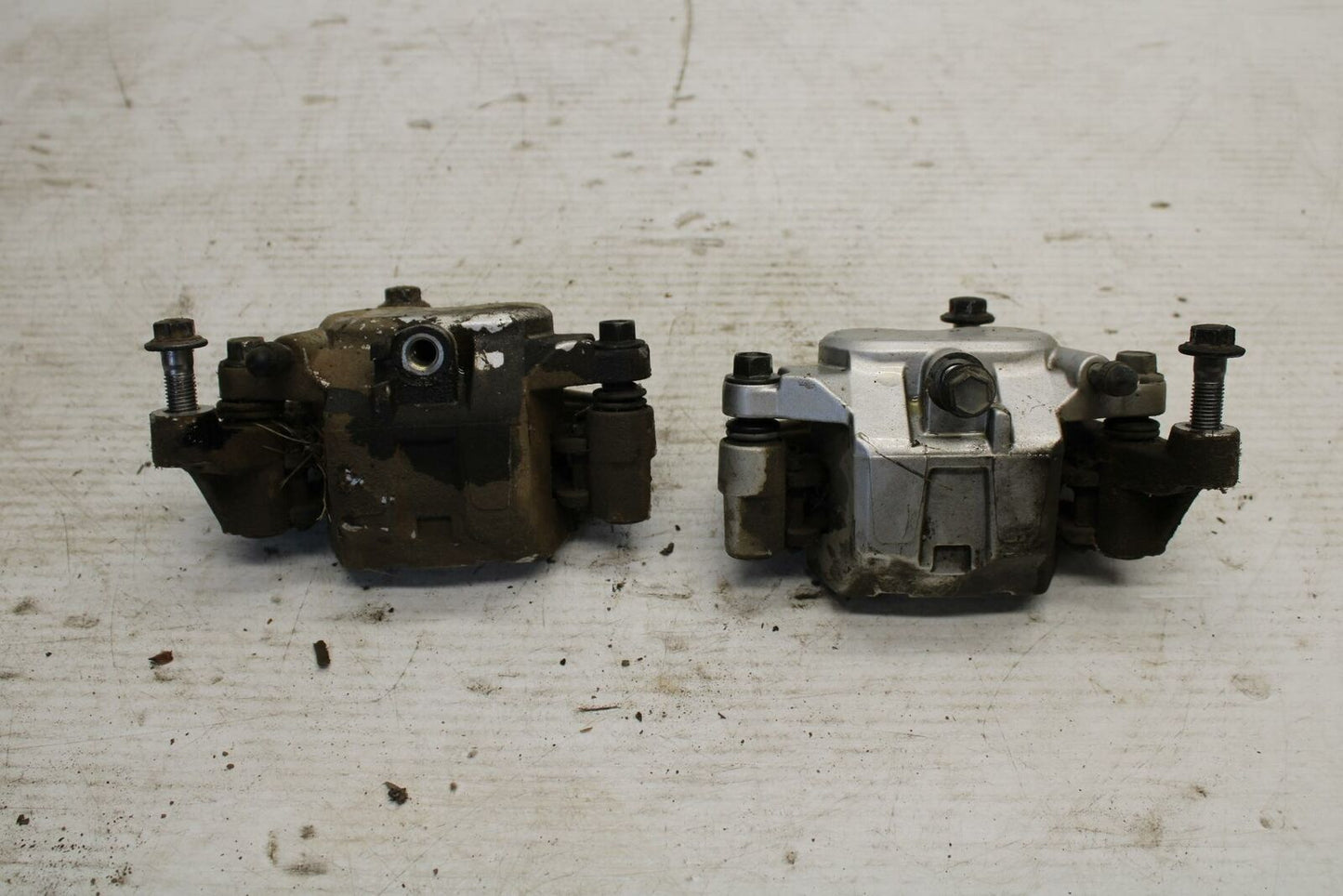 07-08 YAMAHA V STAR 1300 RIGHT LEFT FRONT BRAKE CALIPER SET PAIR CALIPERS BB303