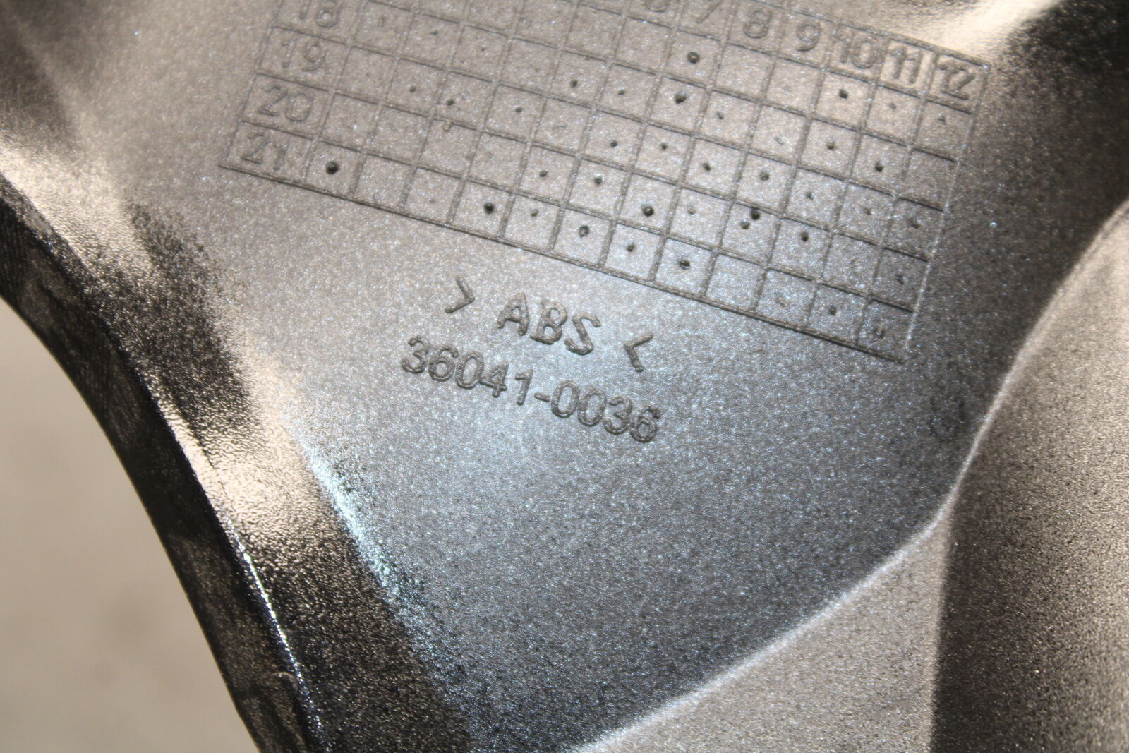 18-23 KAWASAKI NINJA 400 EX400 ABS CENTER REAR BACK TAIL FAIRING COWL BB747