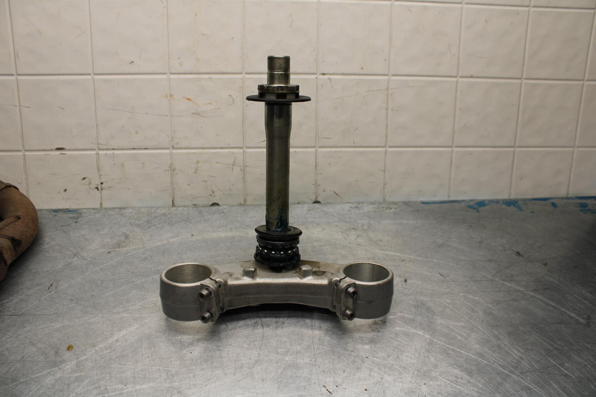 06-07 TRIUMPH DAYTONA 675 DAYTONA 675 FRONT FORKS CLAMP LOWER TRIPLE TREE BB441
