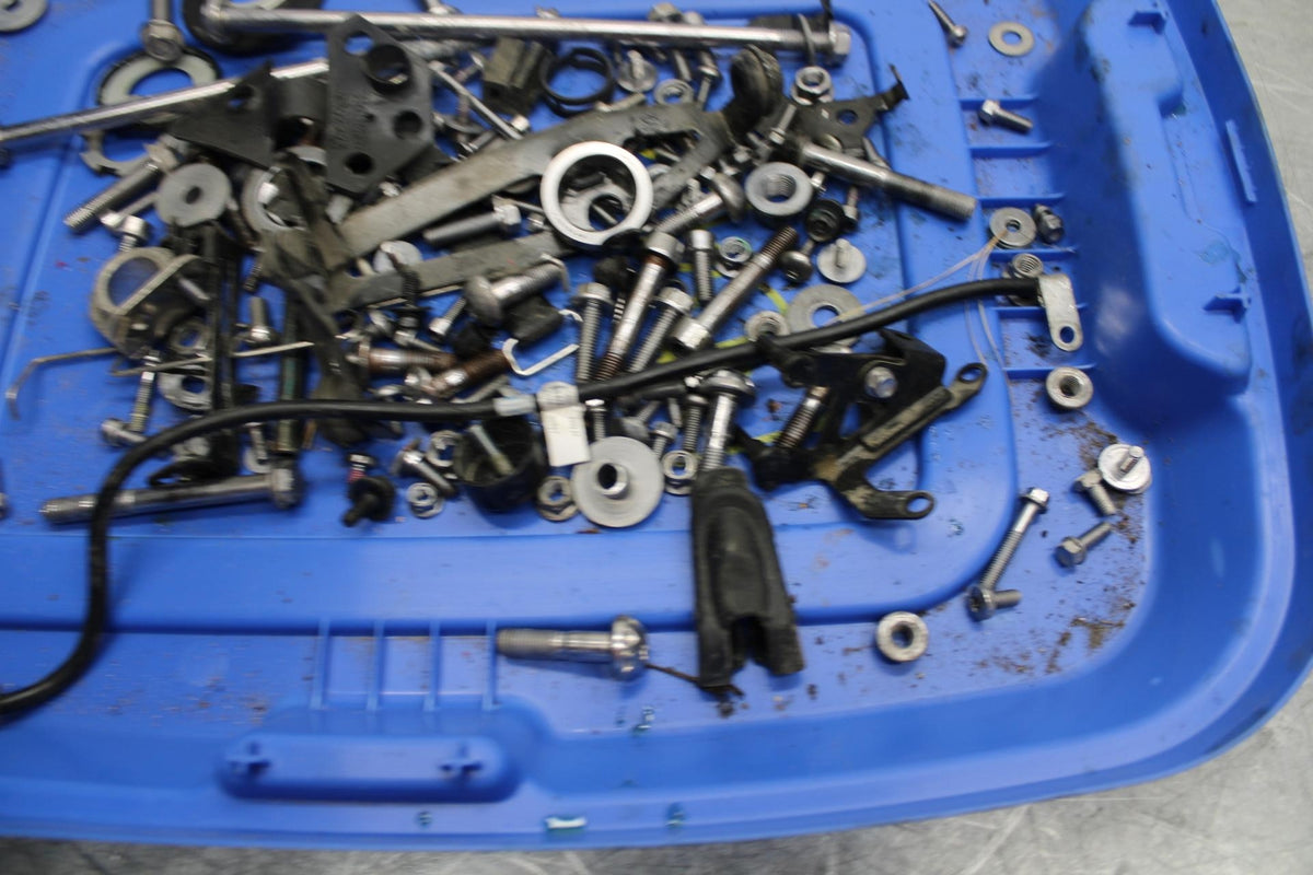 17-21 TRIUMPH STREET TRIPPLE R ABS ENGINE LEFTOVER BOLTS HARDWARE MOTOR  bb452