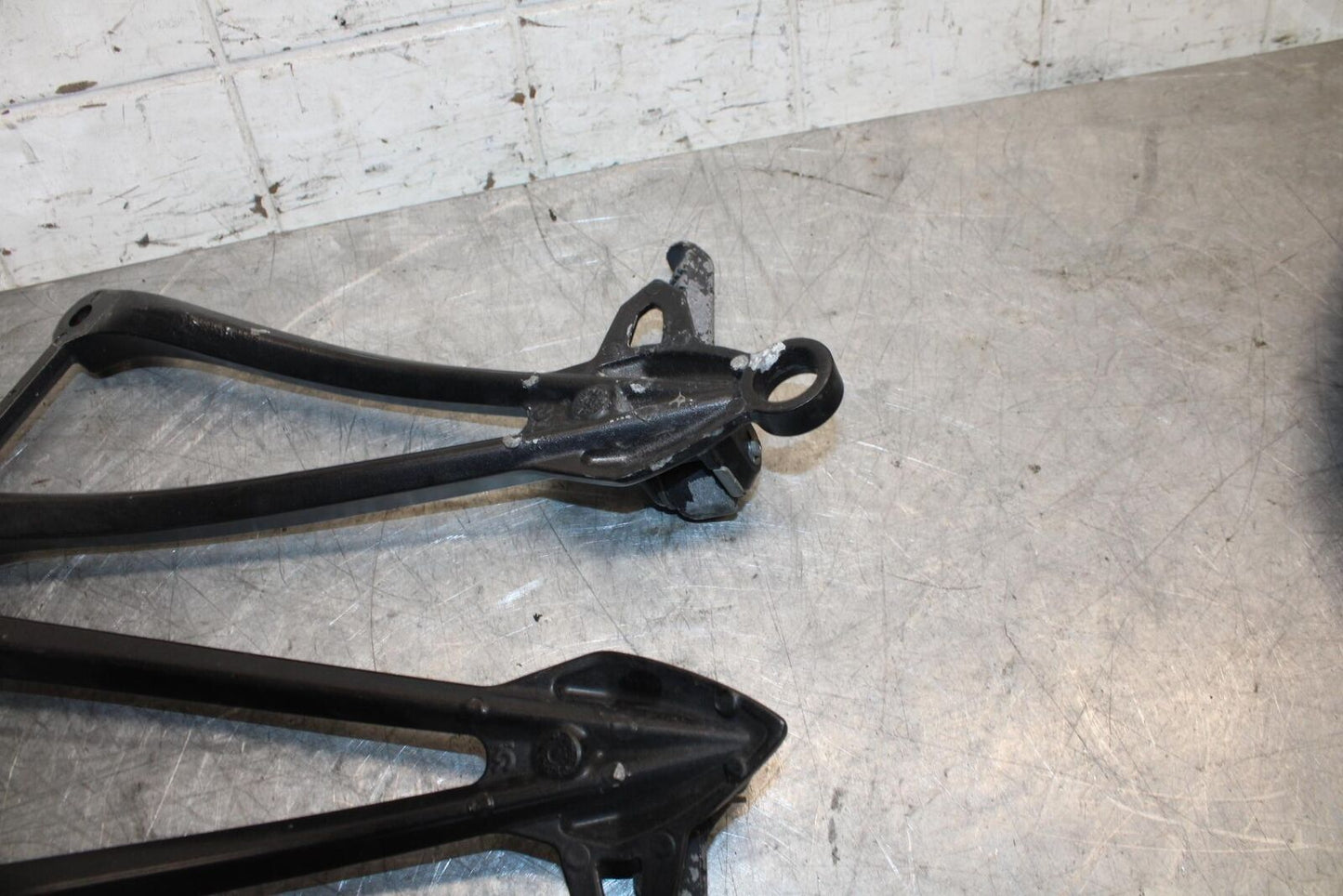 2008 Kawasaki Ninja ZX10R  REAR BACK PASSENGER PEG SET PAIR 34028-0094 BB524