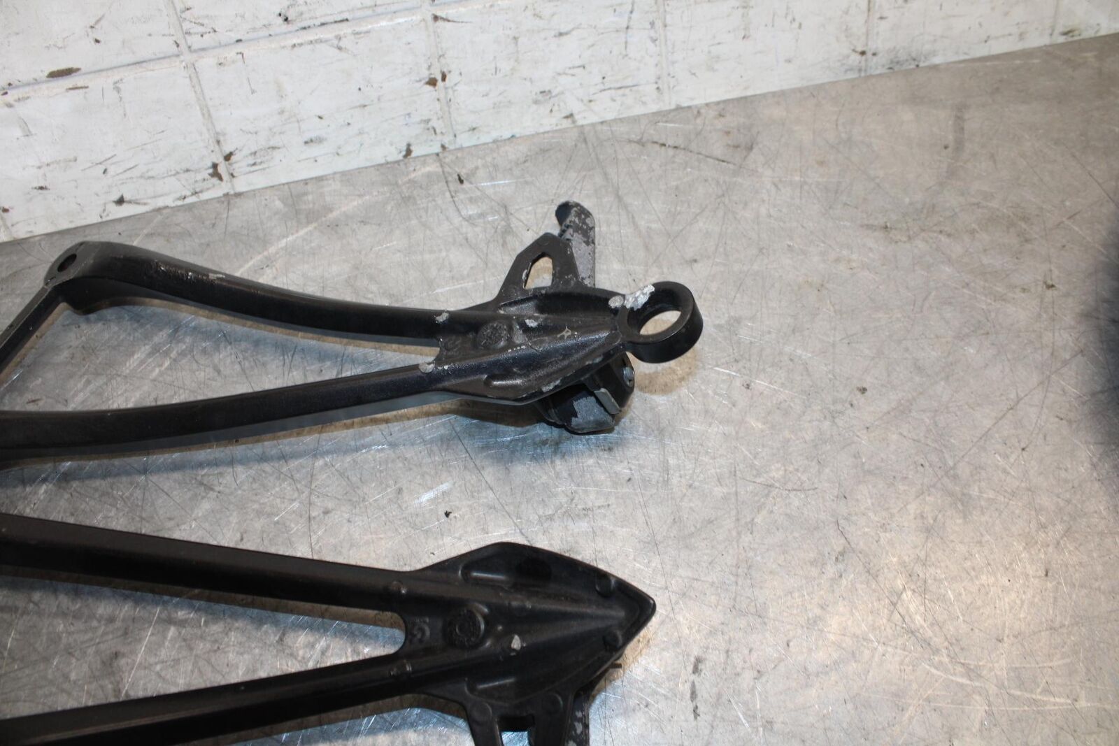 2008 Kawasaki Ninja ZX10R  REAR BACK PASSENGER PEG SET PAIR 34028-0094 BB524