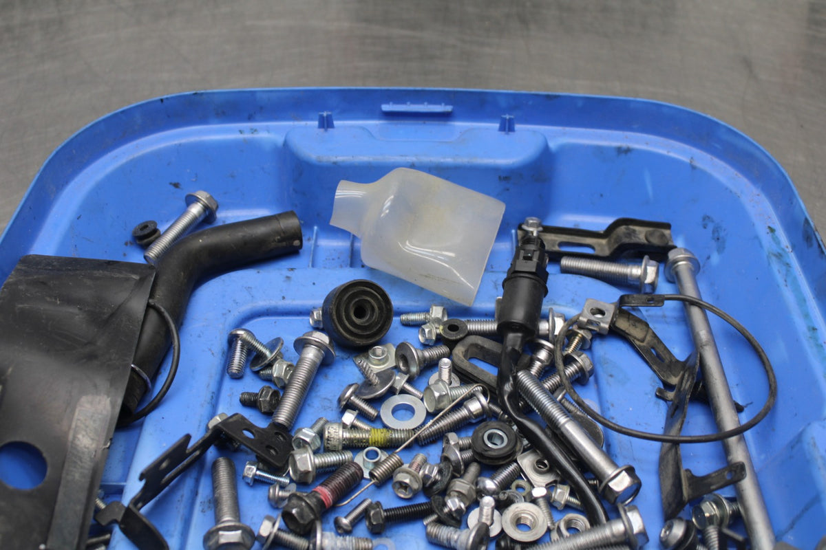 18-26 KAWASAKI Z400 ENGINE MOUNTING BOLTS HARDWARE MOTOR SCREWS BB852