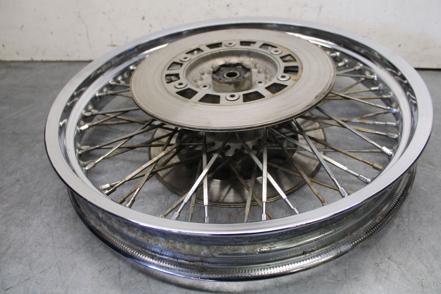 85-86 SUZUKI MADURA 1200 FRONT WEHHEL FRONT RIM  BB691
