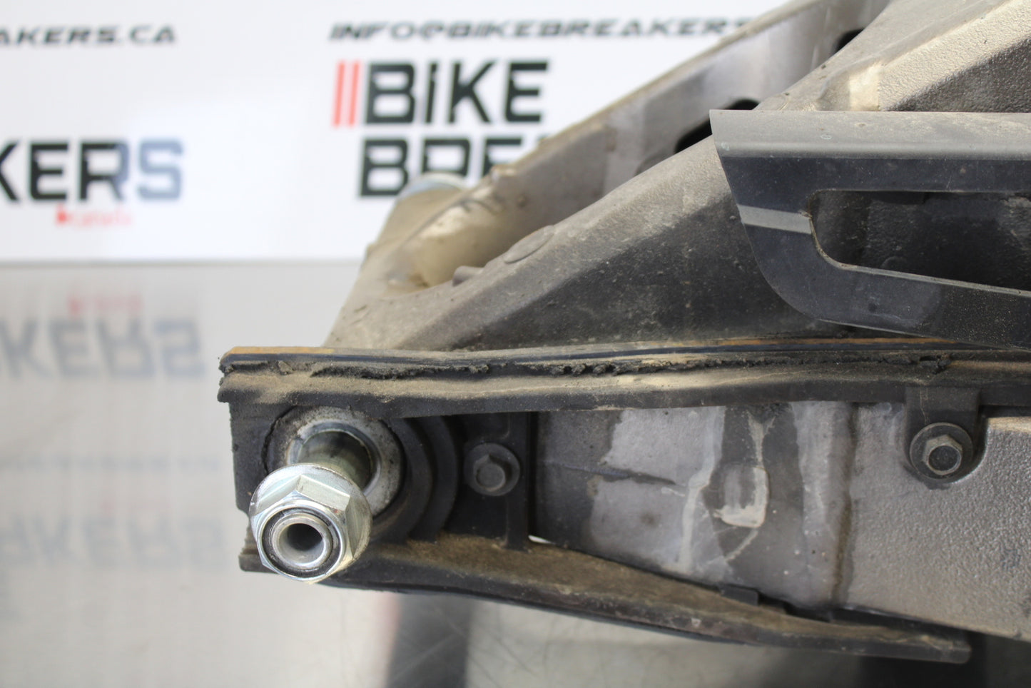 11 SUZUKI GSXR1000 REAR SWINGARM BACK SUSPENSION SWING ARM BB142