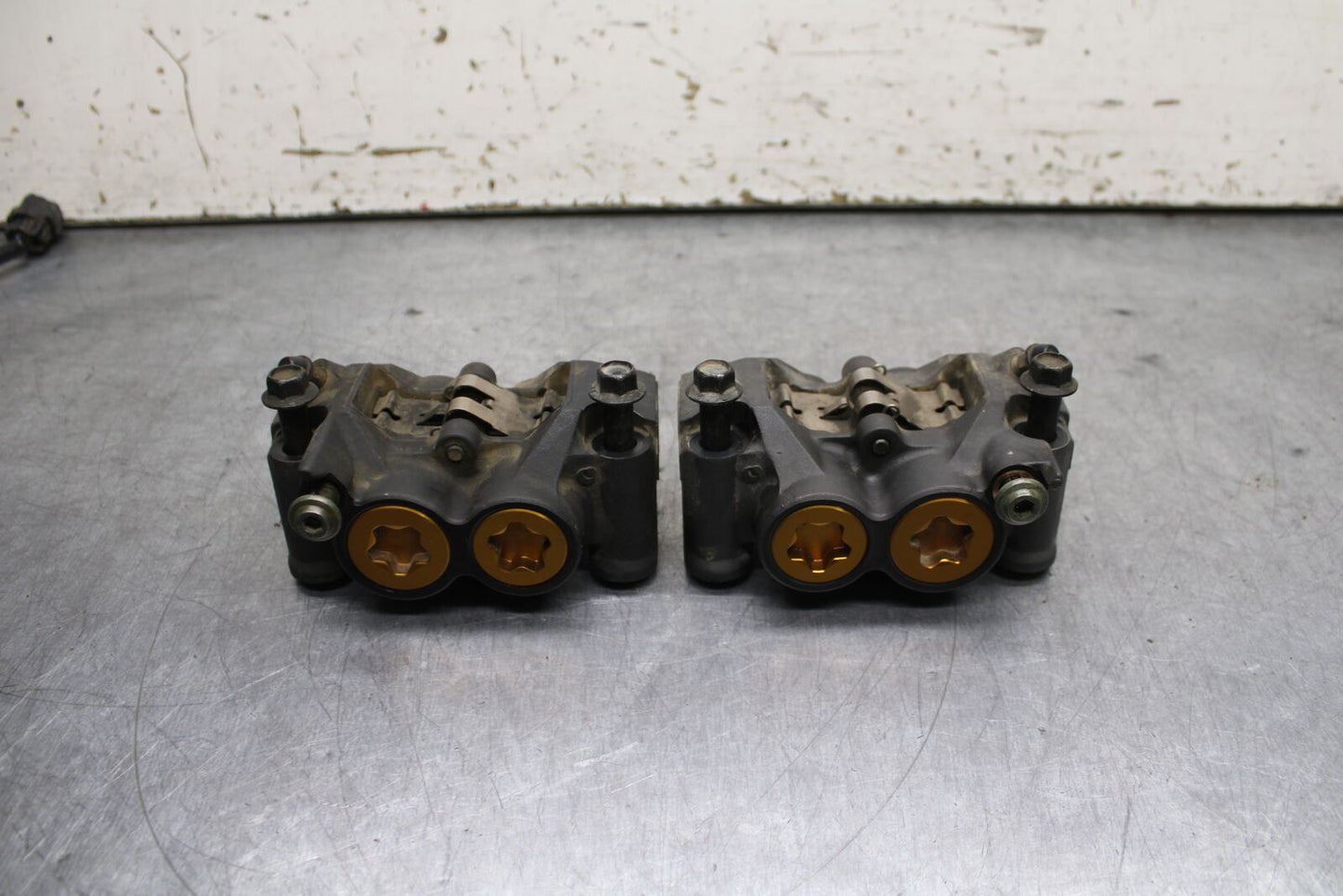 06-07 YAMAHA YZF R6 RIGHT LEFT FRONT BRAKE CALIPER SET PAIR CALIPERS BB742