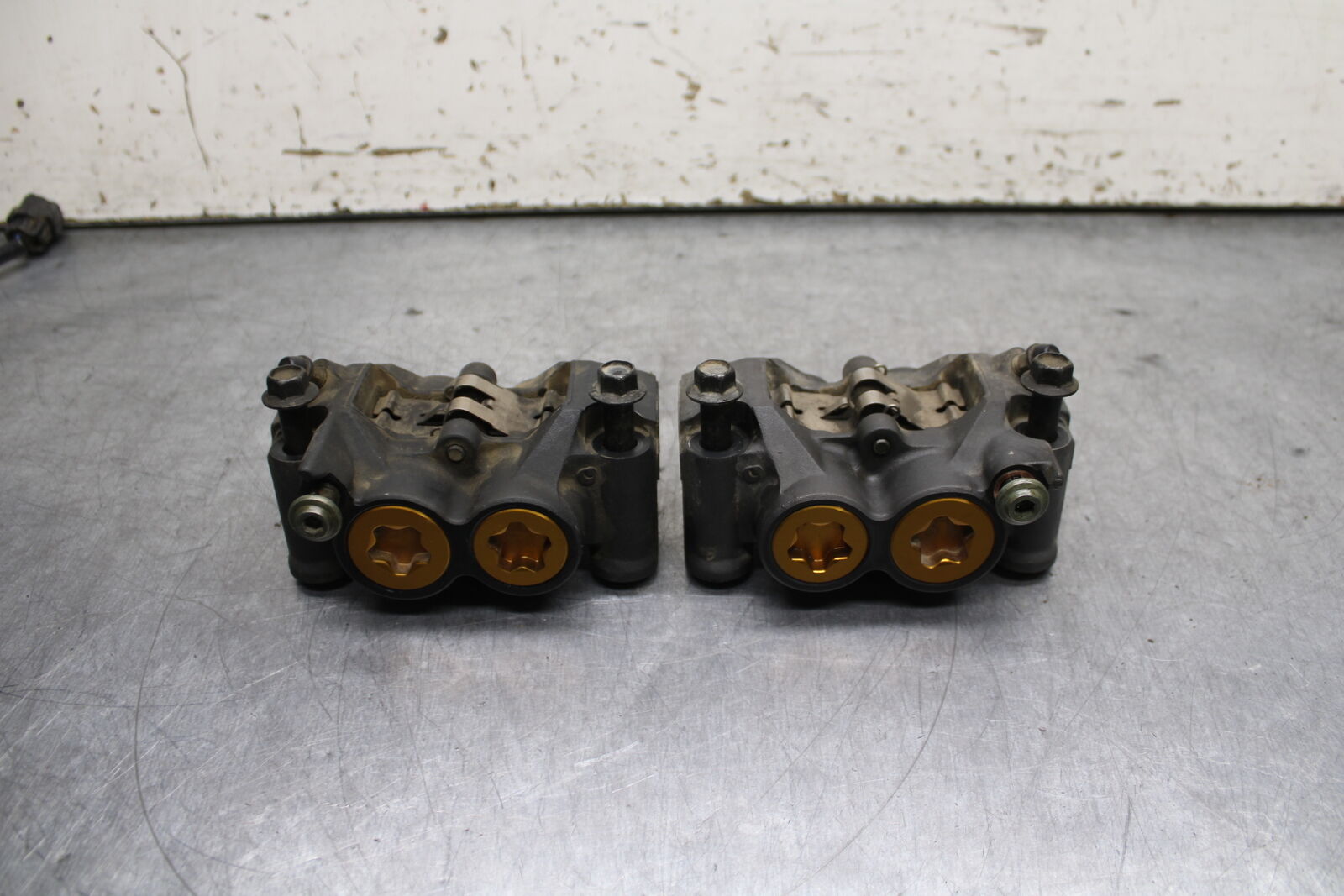 06-07 YAMAHA YZF R6 RIGHT LEFT FRONT BRAKE CALIPER SET PAIR CALIPERS BB742