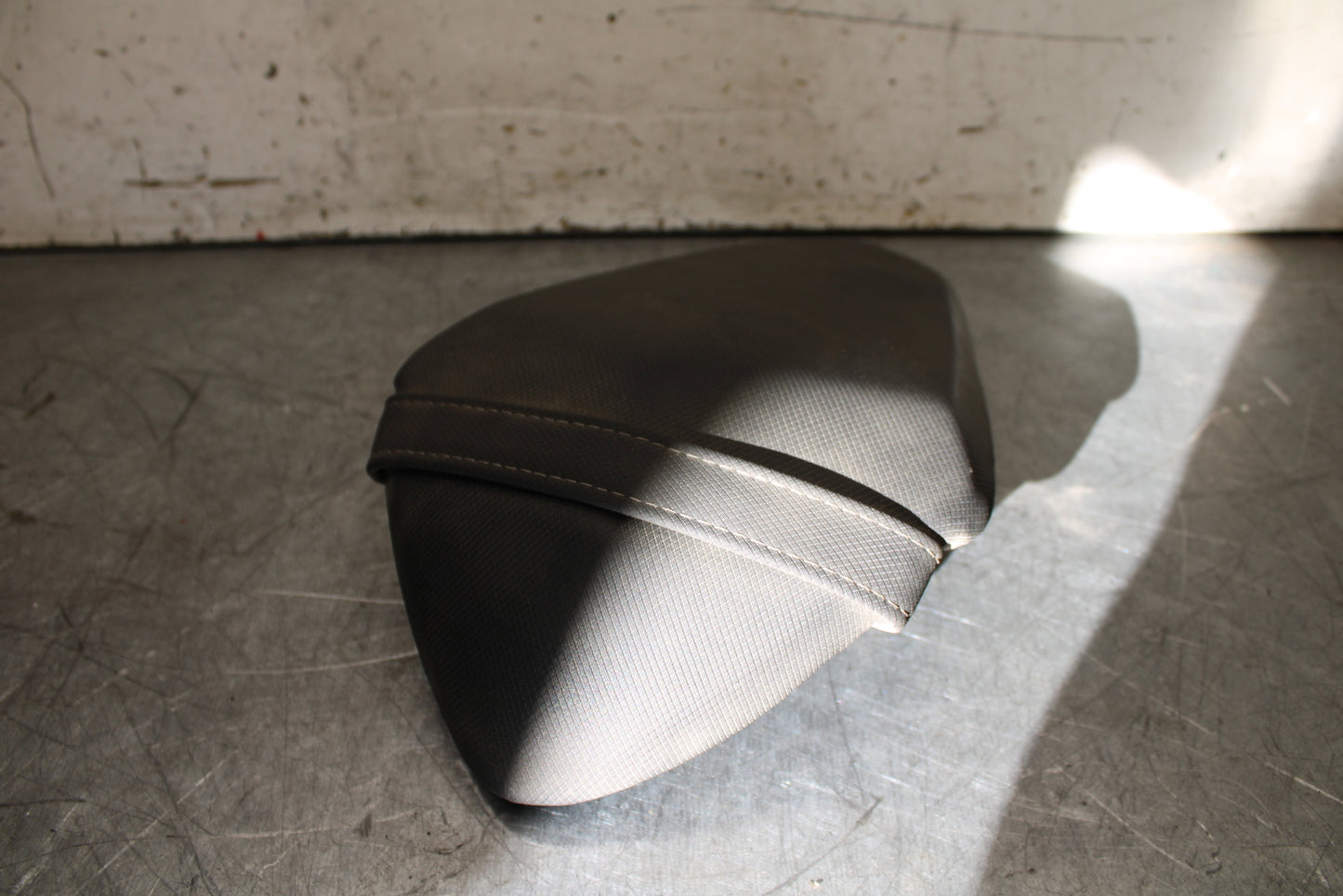 19-22 KAWASAKI Z400 REAR BACK PASSENGER TANDEM SEAT PAD SADDLE PILLION BB708