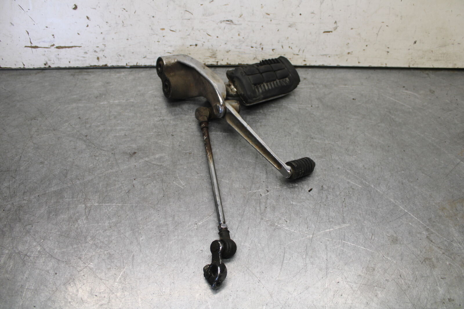 85-86 SUZUKI MADURA 1200 LEFT FRONT FOOT REST PEG STEP  BB691