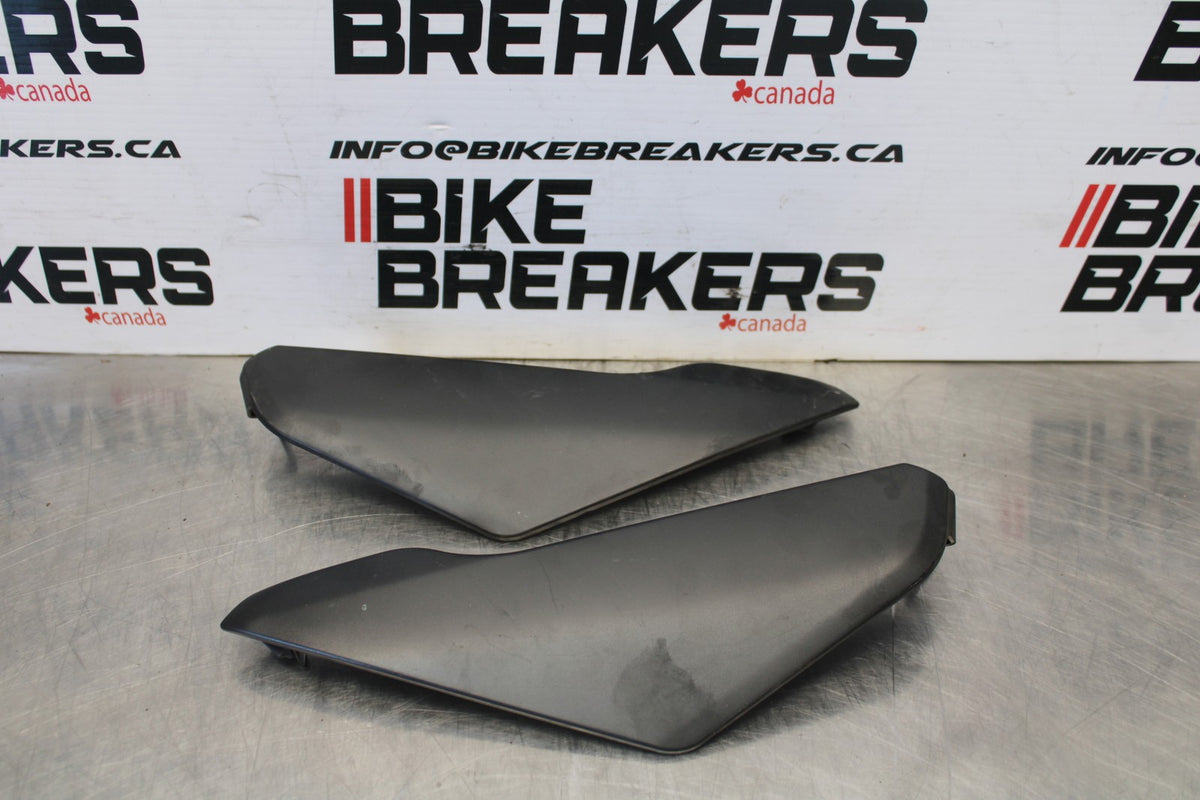 04-05 SUZUKI GSXR600 RIGHT LEFT GAS FUEL TANK PANELS COVERS TRIM SET COWLS BB792