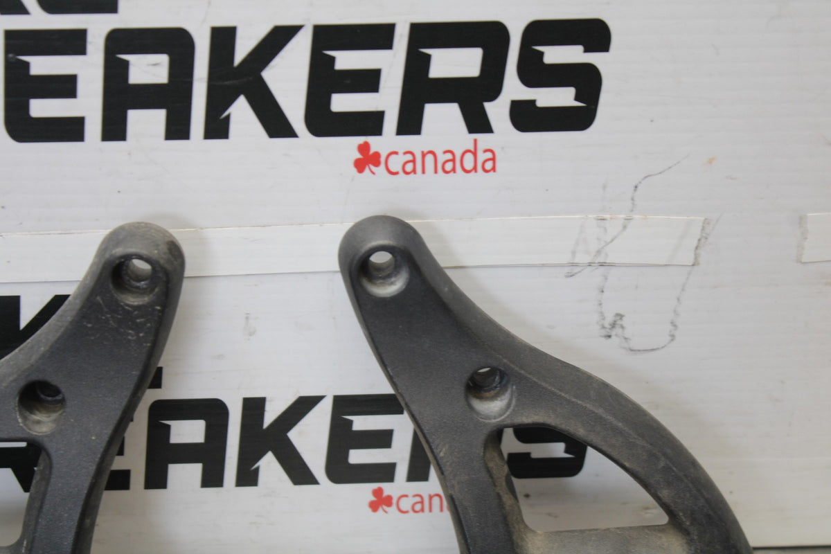08 KAWASAKI VULCAN 1600 VN1600D NOMAD REAR PASSENGER FOOT STEP SET PAIR BB904