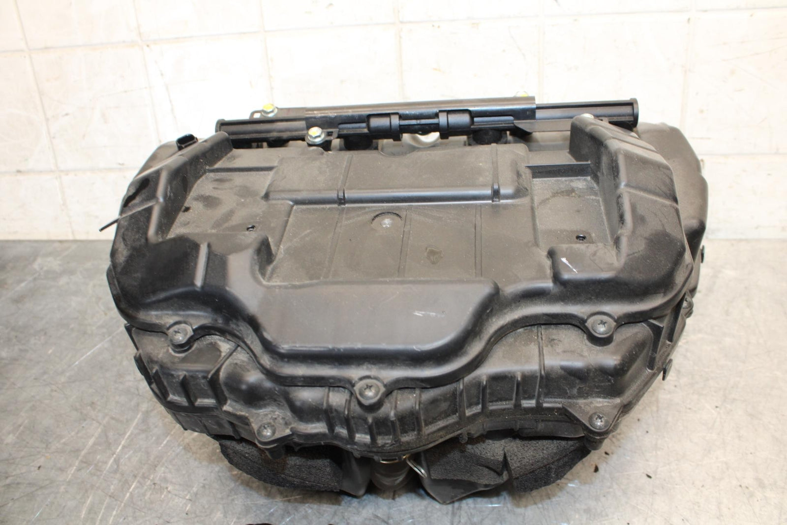 2016 Honda CBR1000RR AIRBOX  INTAKE FILTER BOX 17220-MFL-000 17230-MFL-010 BB530