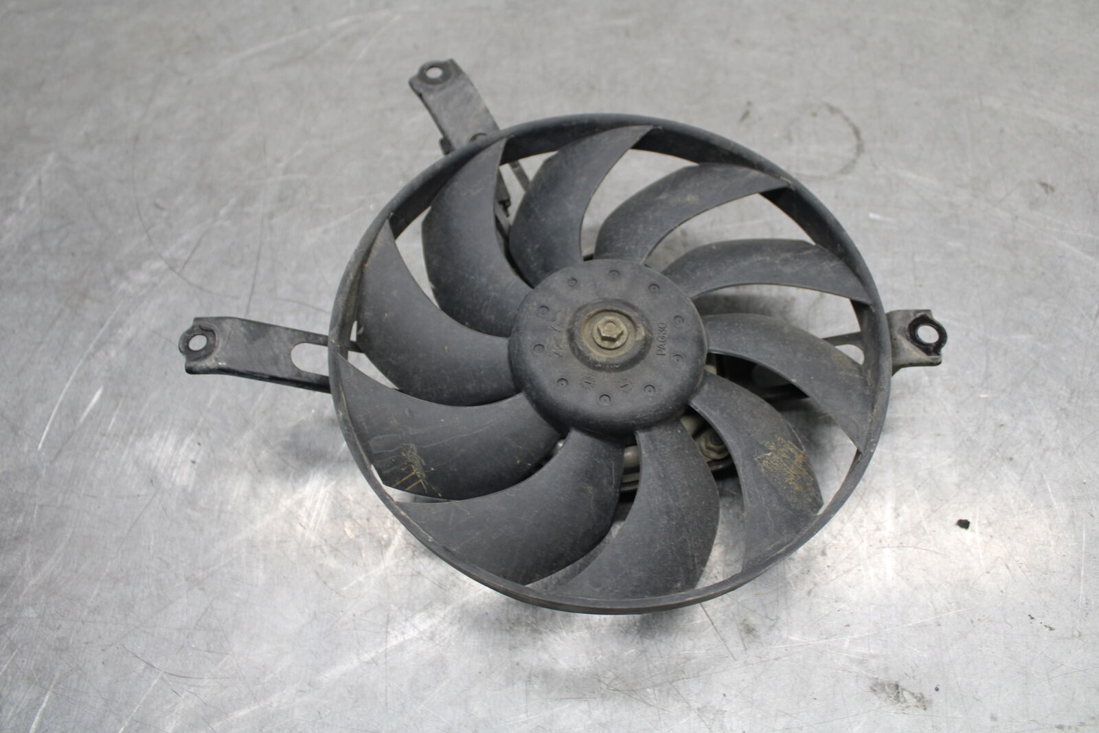 17-21 HONDA CBR1000RR SP RIGHT ENGINE RADIATOR COOLING FAN MOTOR BB681