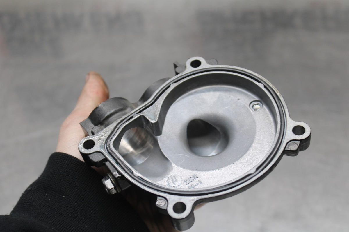 18 YAMAHA YZF R1  ENGINE WATER COOLANT PUMP  BB838