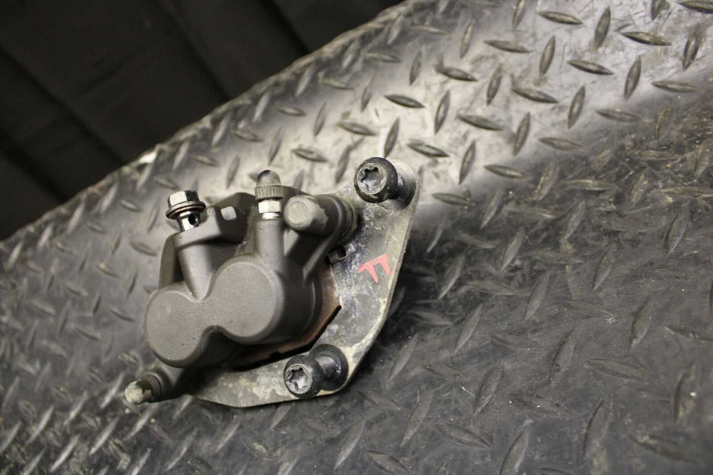 19 YAMAHA YZF R3  FRONT BRAKE CALIPER BB177