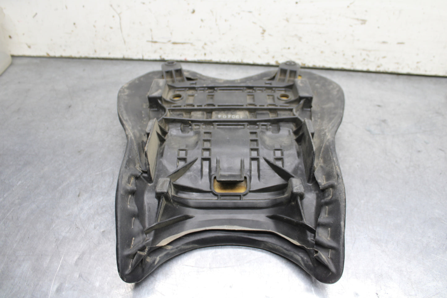 06-07 YAMAHA YZF R6 FRONT DRIVERS SEAT PAD SADDLE PILLION BB742