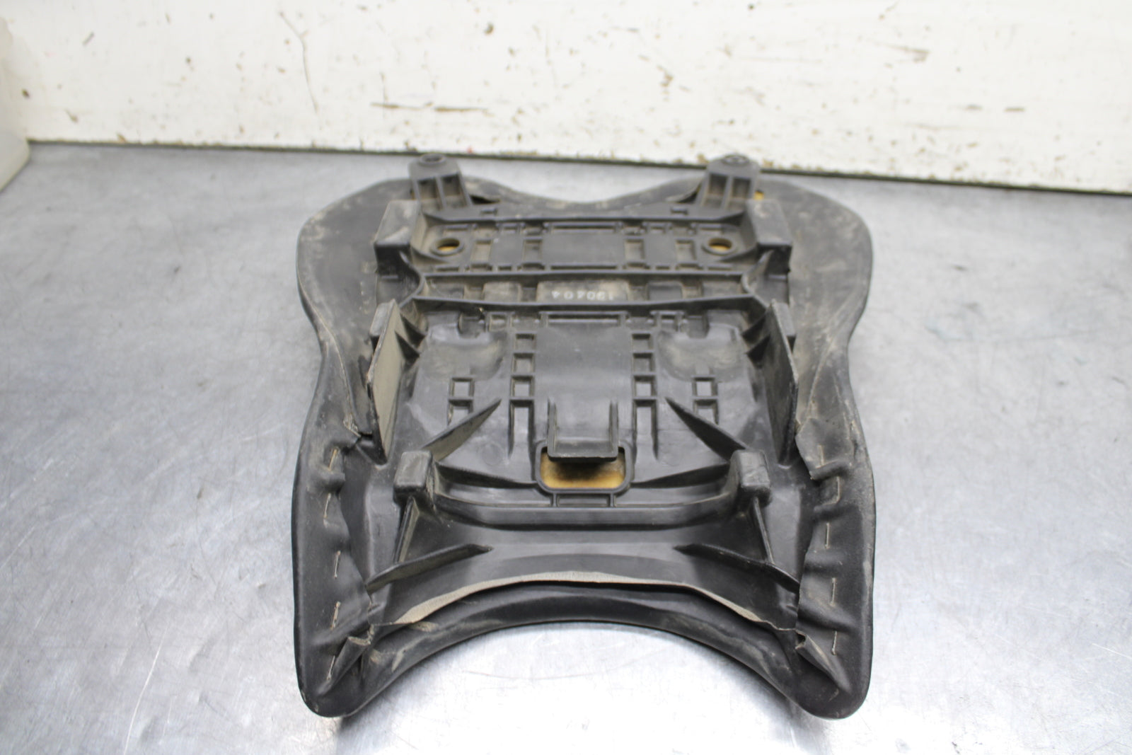06-07 YAMAHA YZF R6 FRONT DRIVERS SEAT PAD SADDLE PILLION BB742