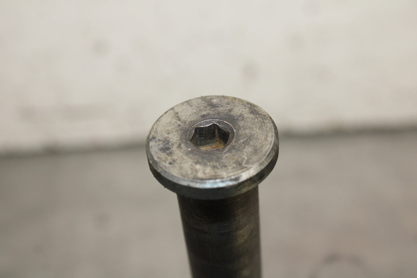 12-13 KAWASAKI Z1000 REAR AXLE BACK WHEEL RIM PIVOT BOLT AXEL BB743