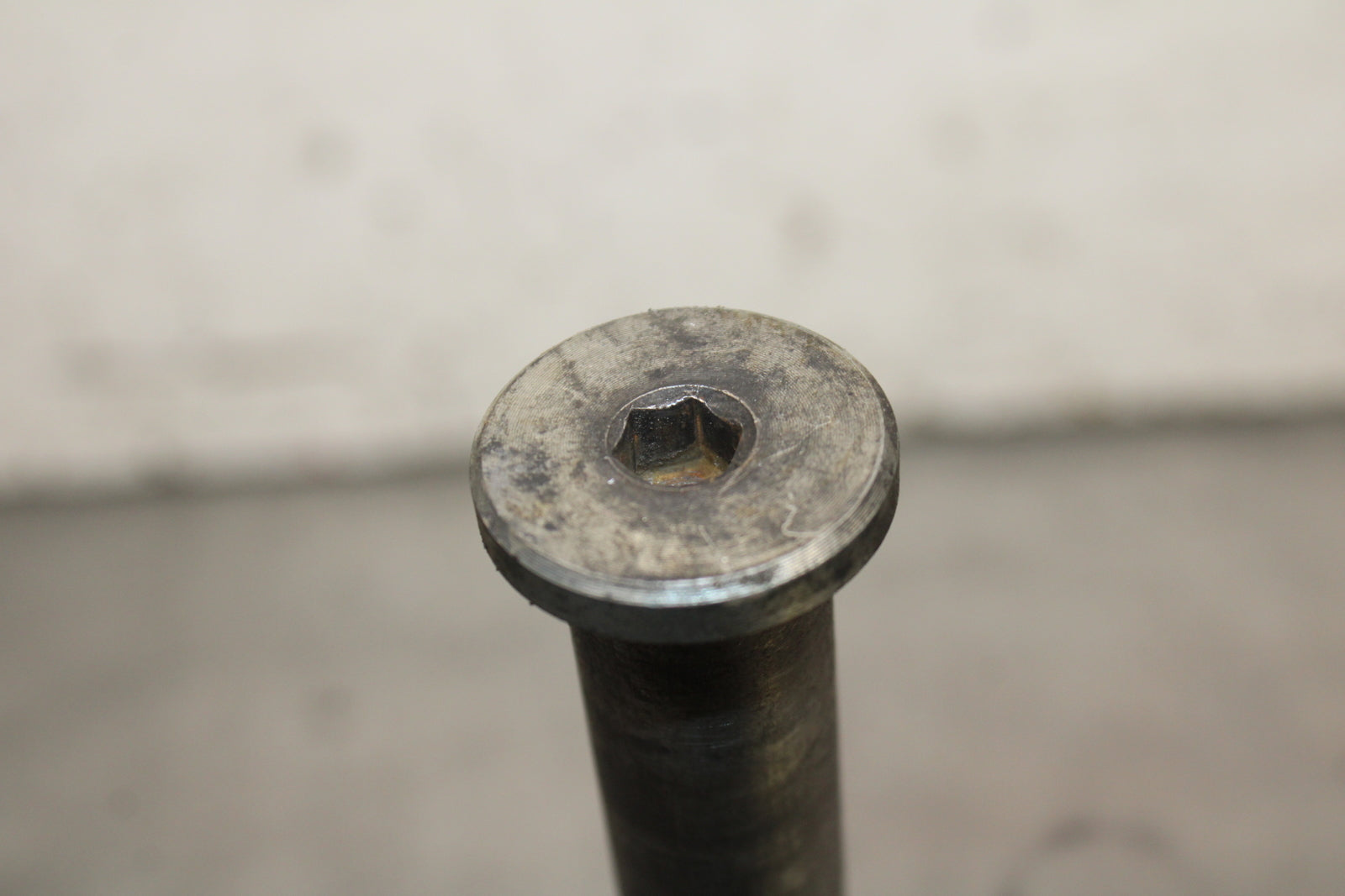 12-13 KAWASAKI Z1000 REAR AXLE BACK WHEEL RIM PIVOT BOLT AXEL BB743