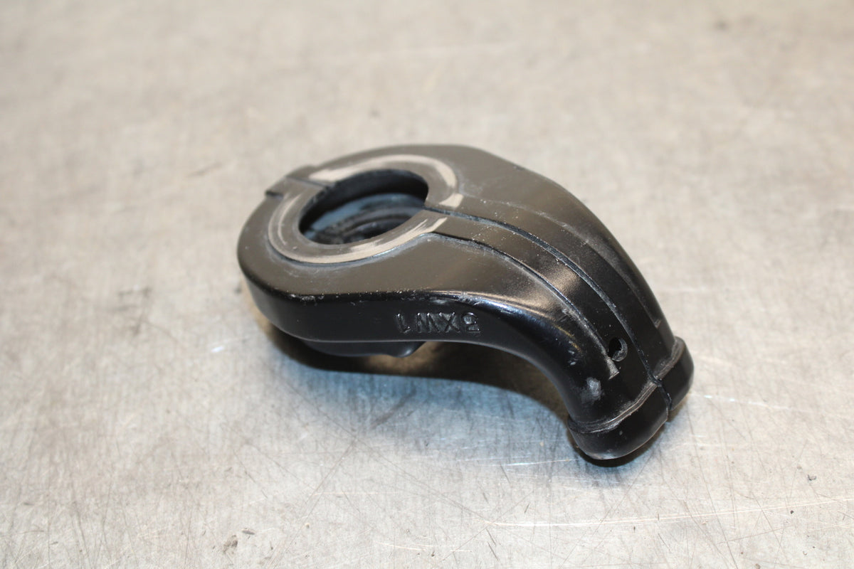 07-08 YAMAHA YZF R1 THROTTLE CABLE LINE HOUSING GUIDE BB675