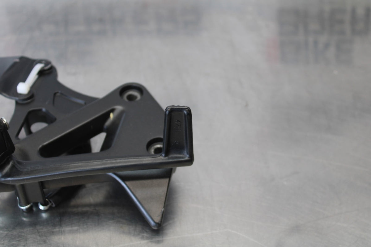 18 SUZUKI GSXR1000 RIGHT REARSET REAR SET DRIVER FOOT PEG REST STOP BB642