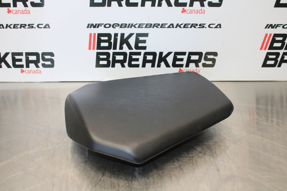 12-16 HONDA CBR1000RR REAR BACK PASSENGER TANDEM SEAT PAD SADDLE PILLION BB157