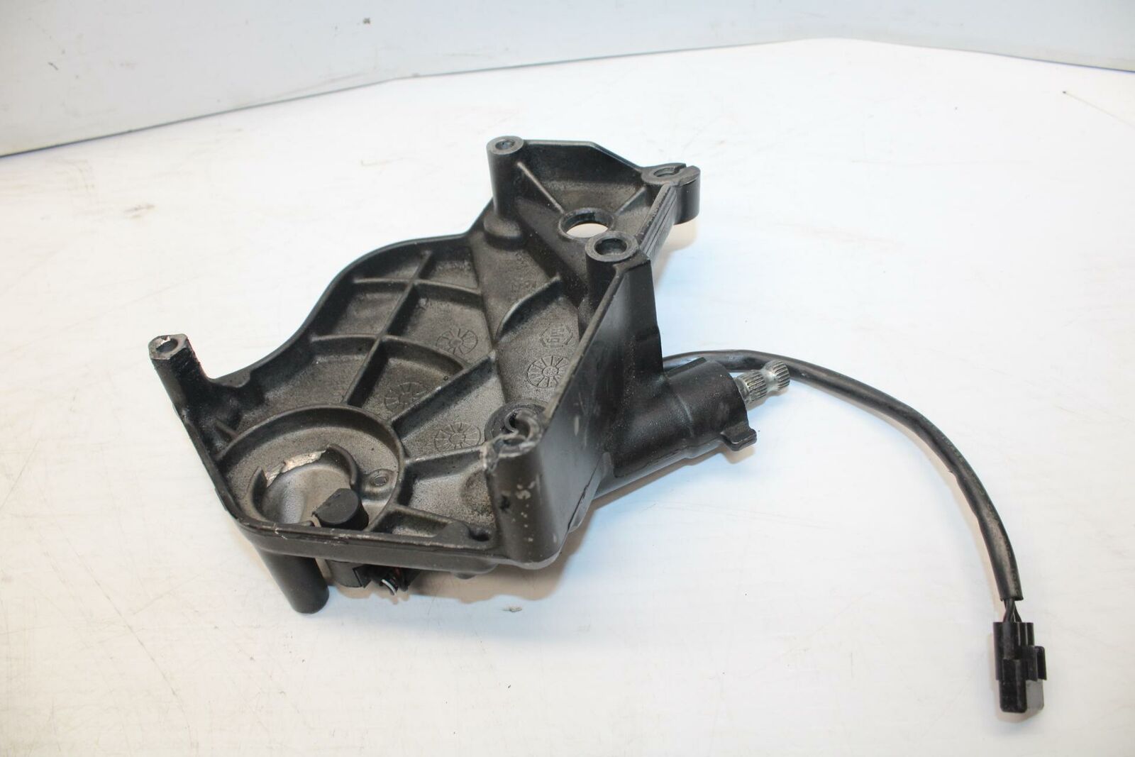 09-11 SUZUKI GSXR1000 ENGINE SPROCKET COVER SPEED SENSOR #B BB284