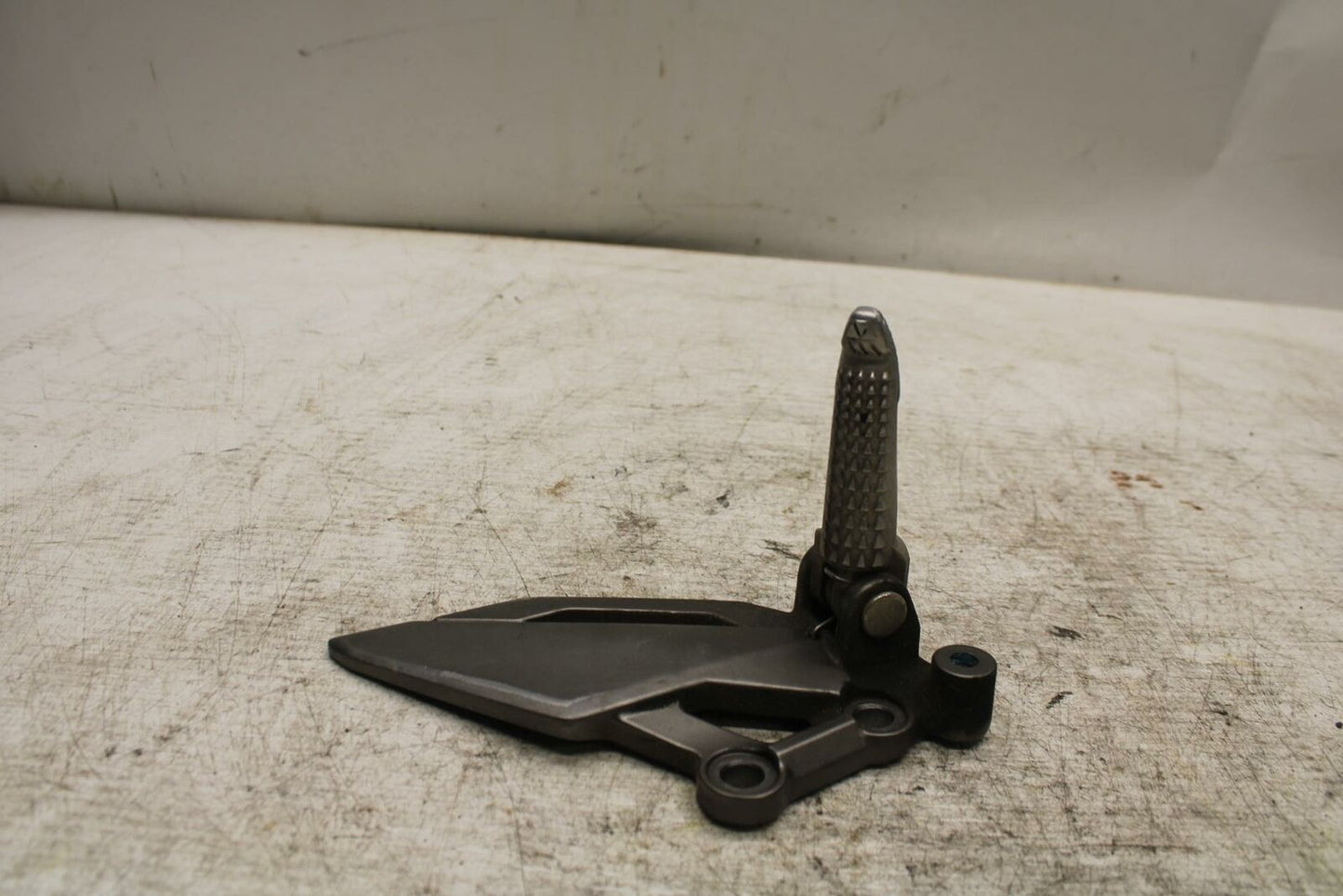 12-13 KAWASAKI EX300 NINJA LEFT REARSET REAR SET DRIVER FOOT PEG BRACKET BB373