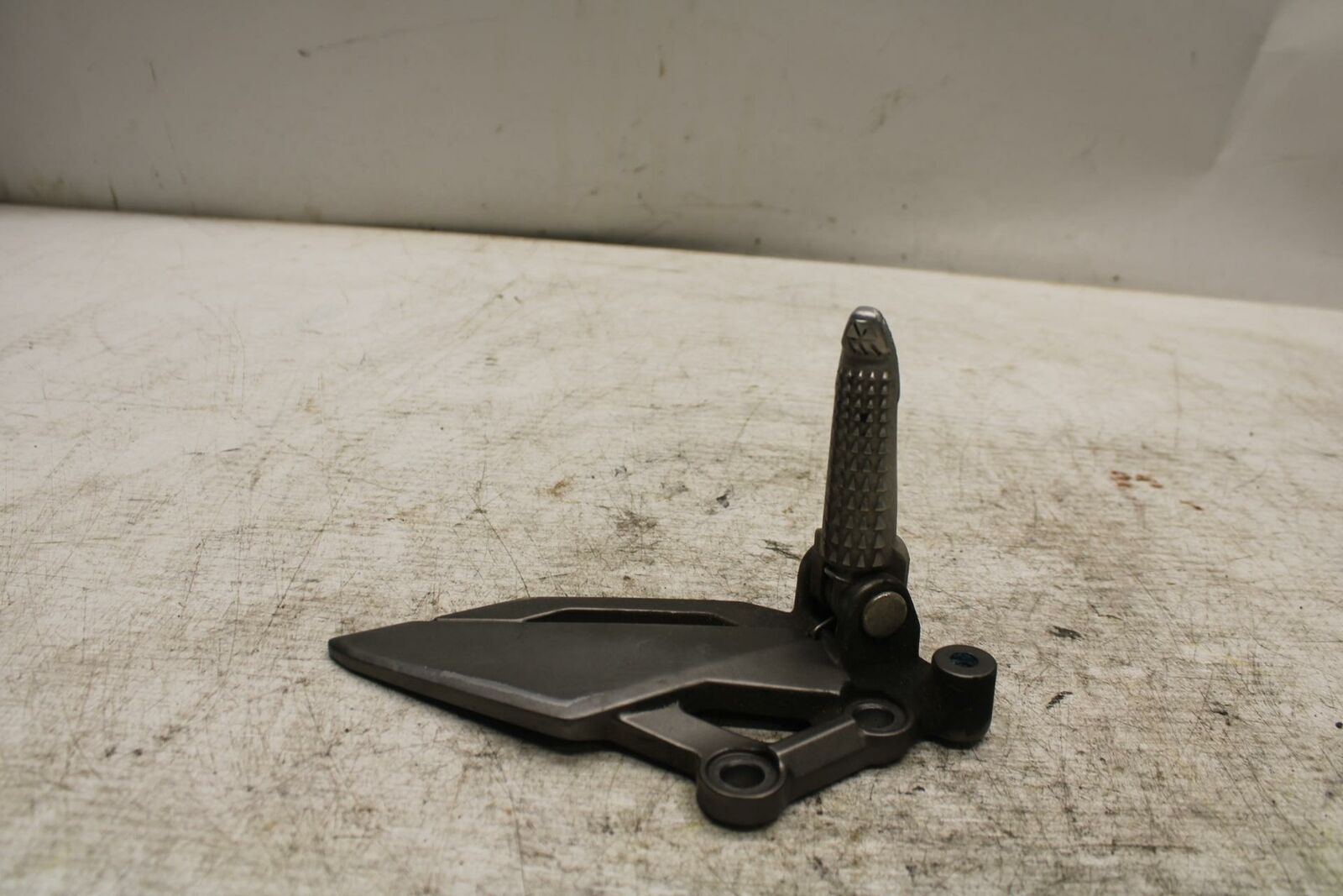 12-13 KAWASAKI EX300 NINJA LEFT REARSET REAR SET DRIVER FOOT PEG BRACKET BB373