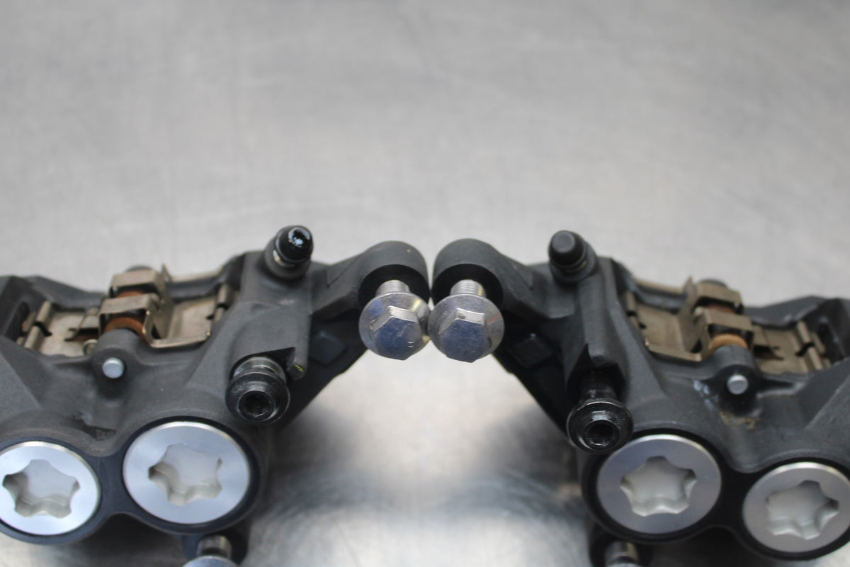 23-24 YAMAHA MT-07 RIGHT LEFT FRONT BRAKE CALIPER SET PAIR CALIPERS BB194